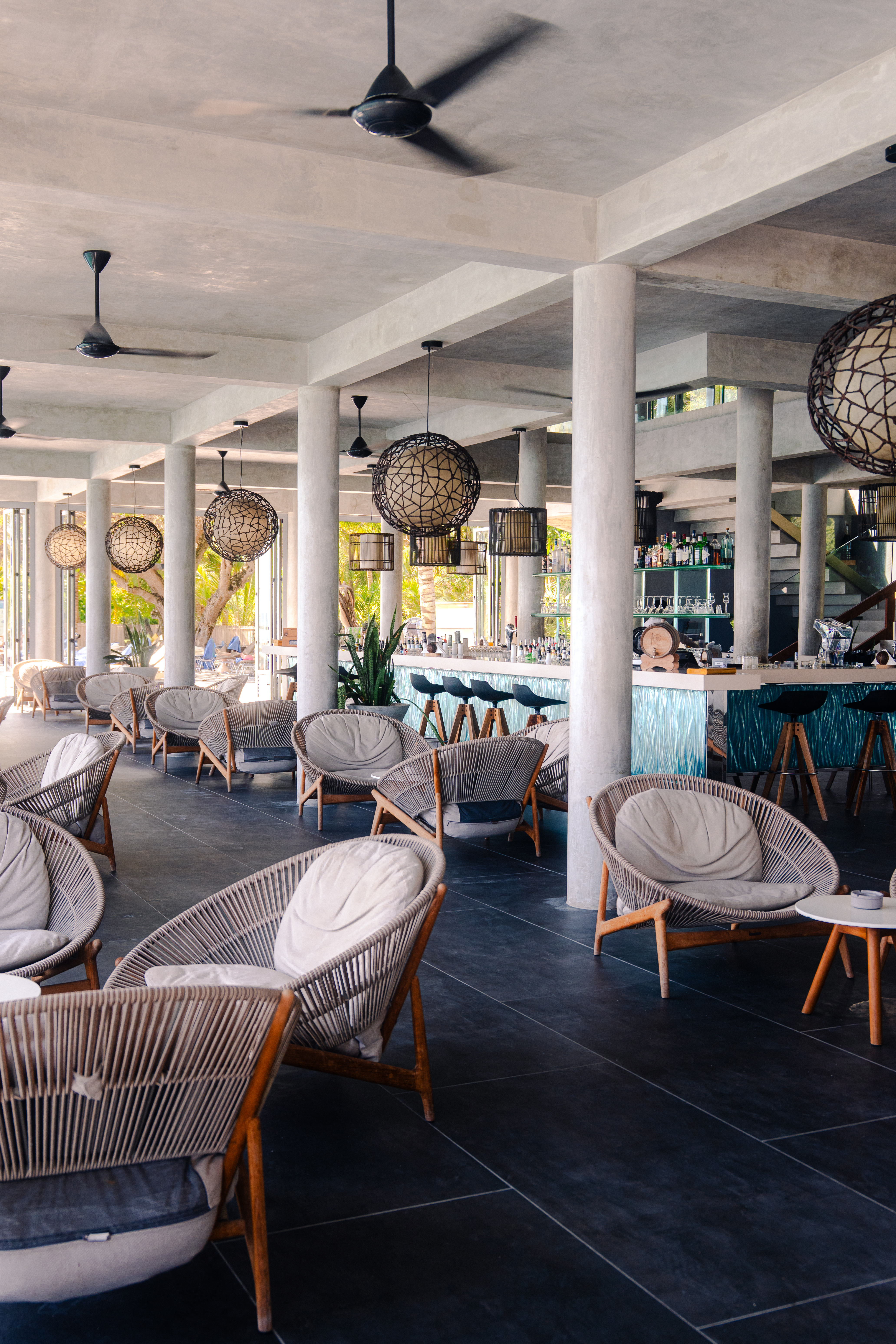 Island Bar & Lounge